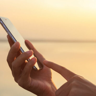 What are the basic features of top-class smartphones